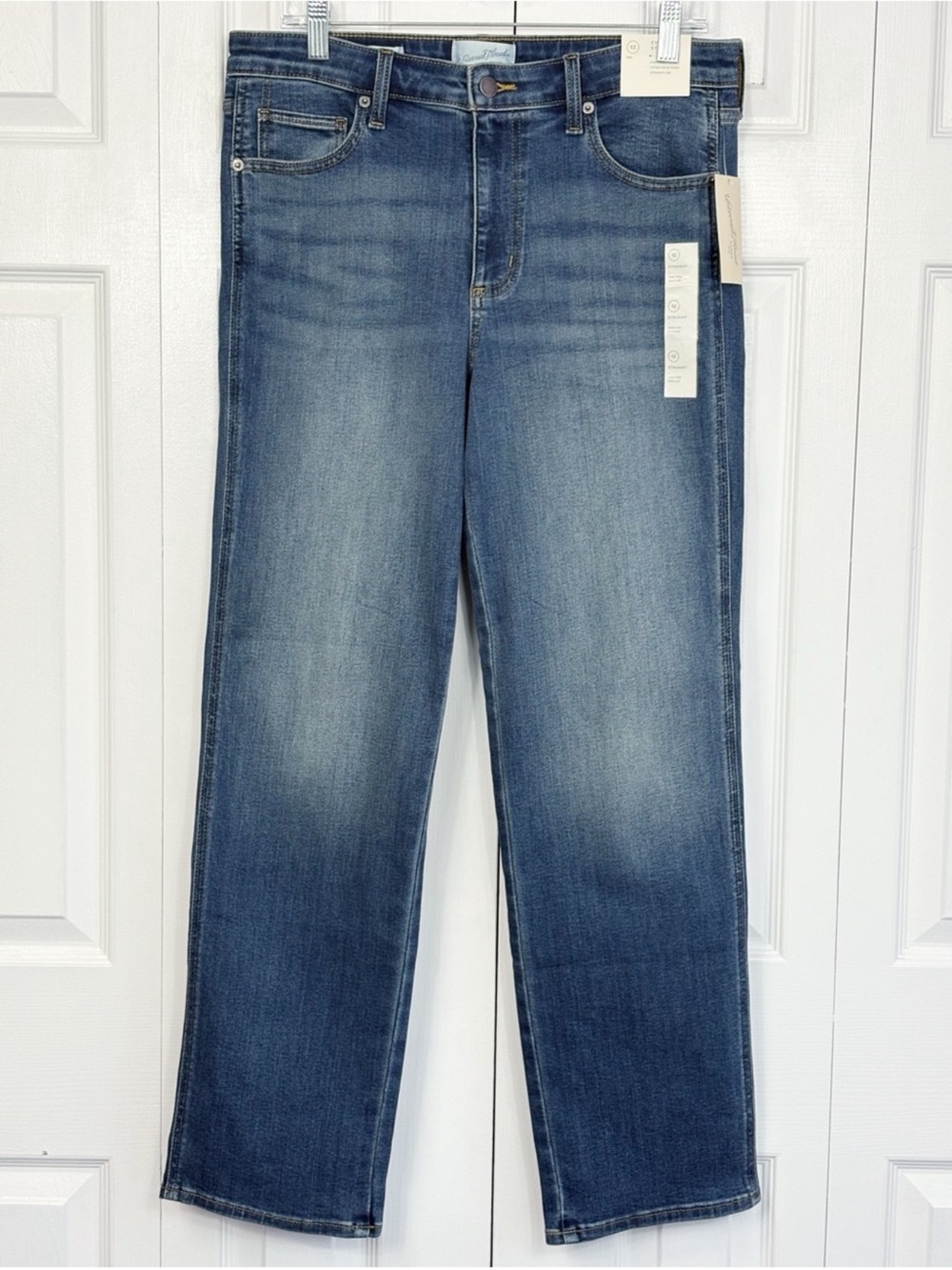 Universal Thread Women's Straight-Leg Medium Wash Blue Jeans